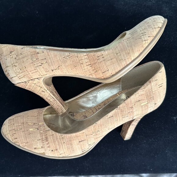 Eurosoft by Sofft Cork Look Tan Gold Heels 3–3.5” Comfort Heels Like New - Picture 3 of 6